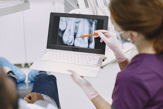 Dentist-digital-technology